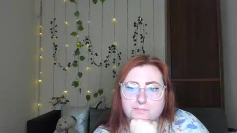 Snapshot of alicia_side_red chatting on 05/06/26, 05:46 Alicia online show from 05/06/26, 05:46