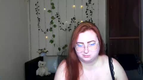 Snapshot of alicia_side_red chatting on 05/26/26, 05:36 Alicia online show from 05/26/26, 05:36
