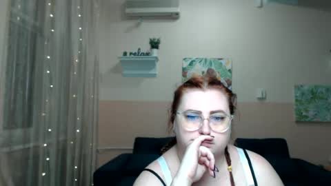 Snapshot of alicia_side_red chatting on 06/27/26, 06:07 Alicia online show from 06/27/26, 06:07