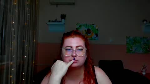 Snapshot of alicia_side_red chatting on 06/28/26, 11:49 Alicia online show from 06/28/26, 11:49