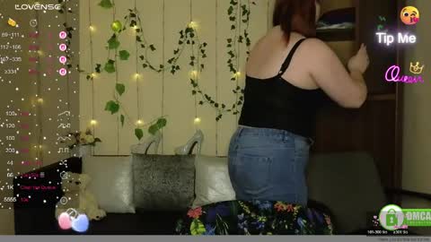 Snapshot of aliciaaared_kis chatting on 05/25/26, 05:24 Alicia online show from 05/25/26, 05:24