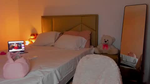 aliciabiden online show from 12/18/25, 03:23