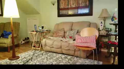 Snapshot of aliciadehart181 chatting on 07/02/26, 11:00 Alicia deHart Help me reach 1000 Followers. Its FREE online show from 07/02/26, 11:00