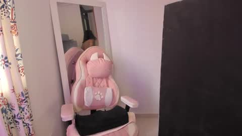 Snapshot of alicialodge1 chatting on 12/02/24, 08:11 CINNAMON GIRL online show from 12/02/24, 08:11