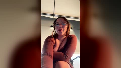 Snapshot of aliciawhite_nt chatting on 05/17/26, 12:52 Alicia online show from 05/17/26, 12:52