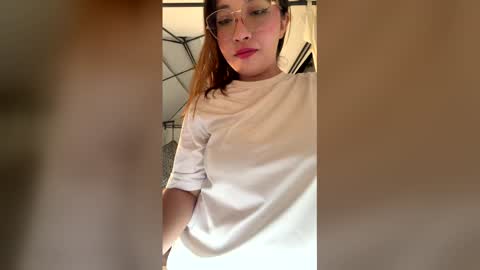 Snapshot of aliciawhite_nt chatting on 05/18/26, 01:45 Alicia online show from 05/18/26, 01:45
