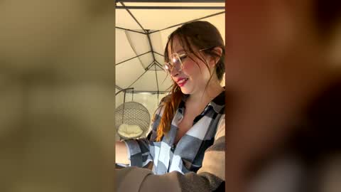 Snapshot of aliciawhite_nt chatting on 05/19/26, 01:56 Alicia online show from 05/19/26, 01:56