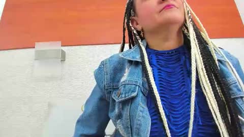 Snapshot of alicie_green chatting on 10/20/25, 02:45 im tutti online show from 10/20/25, 02:45