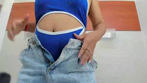 Snapshot of alicie_green chatting on 11/04/25, 02:43 im tutti online show from 11/04/25, 02:43