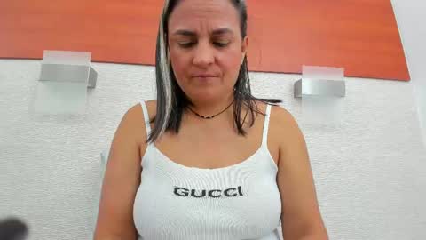 Snapshot of alicie_green chatting on 11/18/25, 02:06 im tutti online show from 11/18/25, 02:06