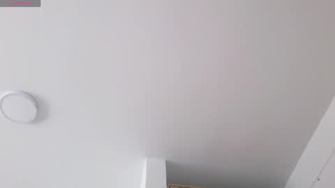 aliciia_23 online show from 04/22/26, 08:21