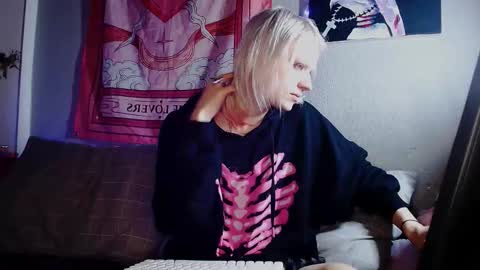 Snapshot of alien_bella chatting on 02/09/26, 04:11 Alien Bella online show from 02/09/26, 04:11