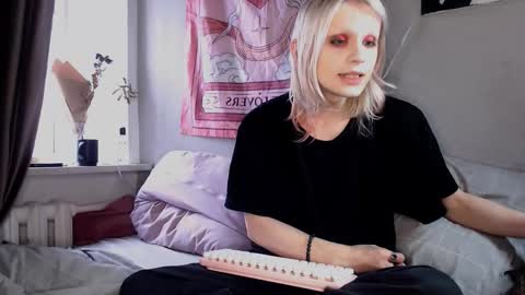 Snapshot of alien_bella chatting on 02/27/26, 12:27 Alien Bella online show from 02/27/26, 12:27