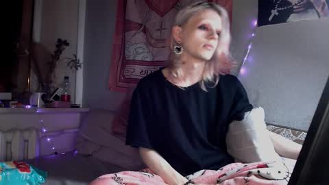 Snapshot of alien_bella chatting on 03/14/26, 08:58 Alien Bella online show from 03/14/26, 08:58