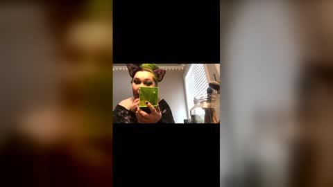 Snapshot of alientboy chatting on 02/19/26, 07:10 alientboy online show from 02/19/26, 07:10