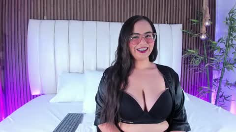 Snapshot of alihamilton_ chatting on 10/03/25, 10:51 Aliha online show from 10/03/25, 10:51