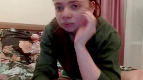 Snapshot of aliiice_stone chatting on 11/20/25, 02:06 Alice online show from 11/20/25, 02:06