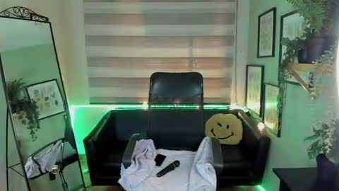 Snapshot of aliiz_01 chatting on 06/28/26, 07:53 Camii online show from 06/28/26, 07:53