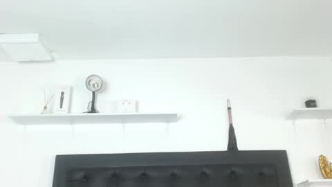 alika_jonhson_ online show from 10/12/25, 02:16