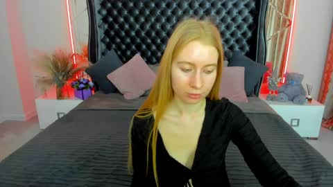 Snapshot of alina__blonde chatting on 04/25/26, 01:41 Alina online show from 04/25/26, 01:41