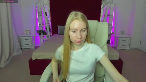 Snapshot of alina__blonde chatting on 04/26/26, 05:38 Alina online show from 04/26/26, 05:38