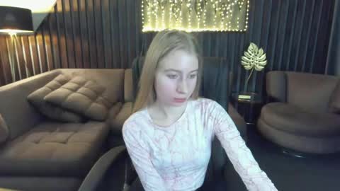 Snapshot of alina__blonde chatting on 04/30/26, 06:20 Alina online show from 04/30/26, 06:20