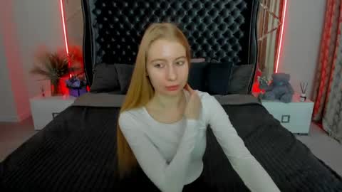 Snapshot of alina__blonde chatting on 05/02/26, 05:45 Alina online show from 05/02/26, 05:45