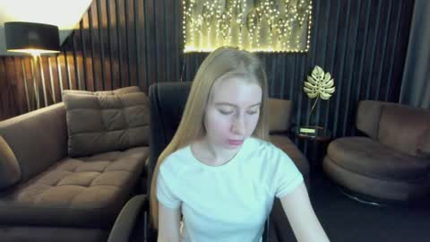 Snapshot of alina__blonde chatting on 05/10/26, 05:34 Alina online show from 05/10/26, 05:34