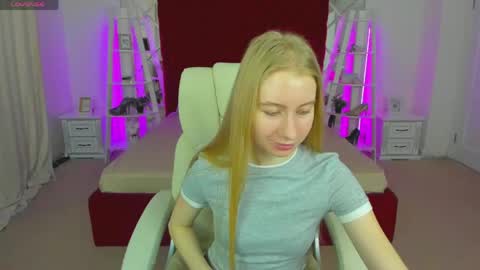 Snapshot of alina__blonde chatting on 05/14/26, 05:47 Alina online show from 05/14/26, 05:47