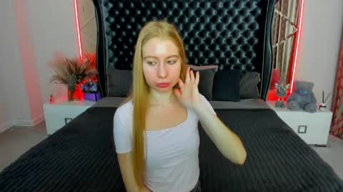 Snapshot of alina__blonde chatting on 05/16/26, 06:10 Alina online show from 05/16/26, 06:10