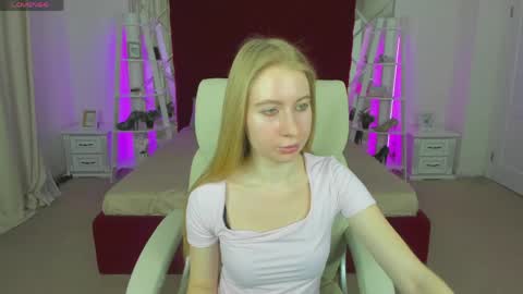Snapshot of alina__blonde chatting on 05/17/26, 05:38 Alina online show from 05/17/26, 05:38