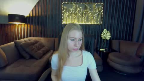 Snapshot of alina__blonde chatting on 06/09/26, 05:41 Alina online show from 06/09/26, 05:41