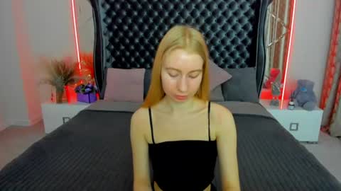 Snapshot of alina__blonde chatting on 06/13/26, 06:11 Alina online show from 06/13/26, 06:11