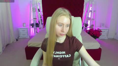 Snapshot of alina__blonde chatting on 06/28/26, 05:35 Alina online show from 06/28/26, 05:35