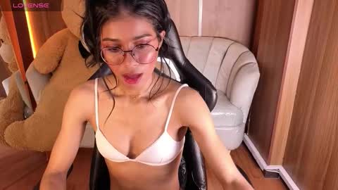 alina_b_ online show from 02/11/26, 12:37