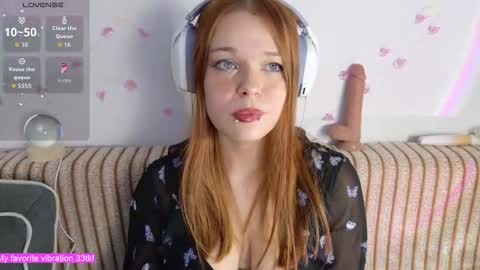 Snapshot of alinabae chatting on 11/26/25, 09:05 Alina and Ben online show from 11/26/25, 09:05