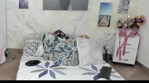 alinabozz1 online show from 04/25/26, 12:02