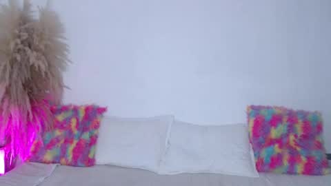 lili online show from 02/23/25, 10:42