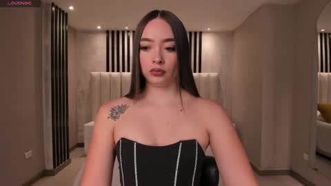 alinakravitz_ online show from 09/17/25, 10:39