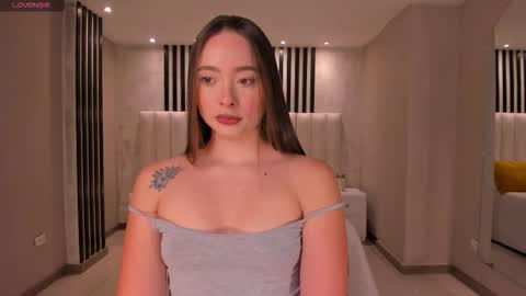 alinakravitz_ online show from 09/19/25, 11:44