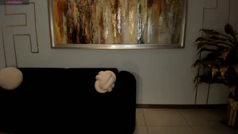 alinakravitz_ online show from 11/15/25, 12:02