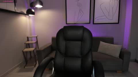 alinakravitz_ online show from 12/02/25, 11:48