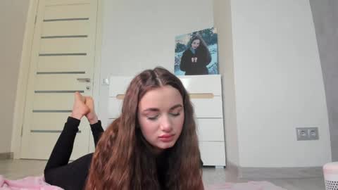 Snapshot of alinaluxxx chatting on 05/15/26, 10:22 Alina online show from 05/15/26, 10:22