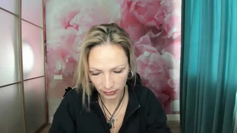 AlinaMoor online show from 10/21/25, 05:41