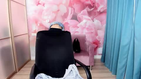 AlinaMoor online show from 11/24/25, 06:35