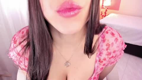 Snapshot of alinaowens chatting on 06/18/26, 02:32 alinaowens online show from 06/18/26, 02:32