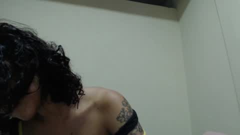 Snapshot of alinawoolf_ chatting on 05/20/26, 04:07 Ali online show from 05/20/26, 04:07