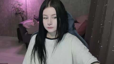 Snapshot of alinegreeeen chatting on 10/08/25, 02:53 Aline Greeeen online show from 10/08/25, 02:53