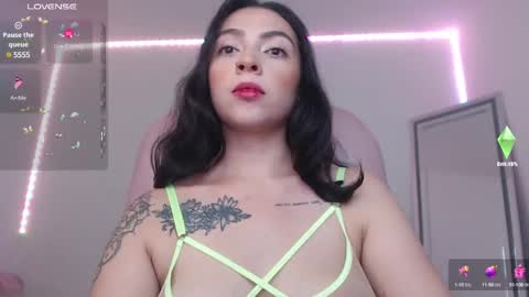 Snapshot of alisa__cain chatting on 01/25/25, 06:23 Alejandra online show from 01/25/25, 06:23
