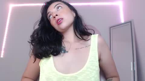 Snapshot of alisa__cain chatting on 02/23/25, 07:22 Alejandra online show from 02/23/25, 07:22